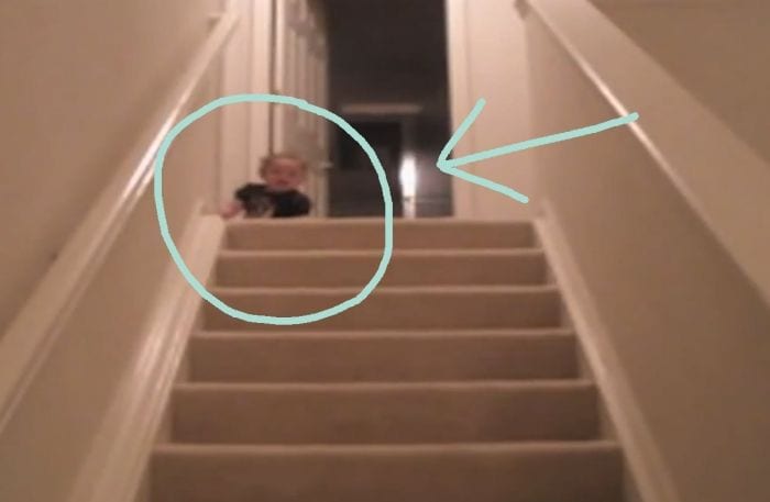 bebe bajando escaleras1