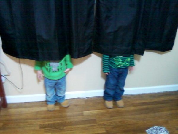 20 adorables pequeños que se creen invisibles