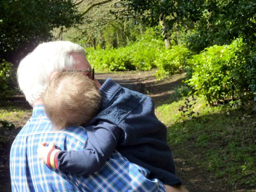 Divertidas respuestas de niños de 8 años cuando les preguntan que qué son los abuelos