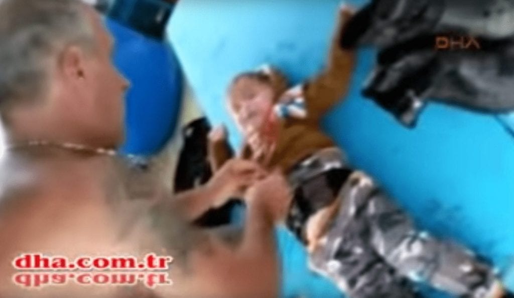Rescatan a un niño sirio de 18 meses que flotaba en el mar a la deriva