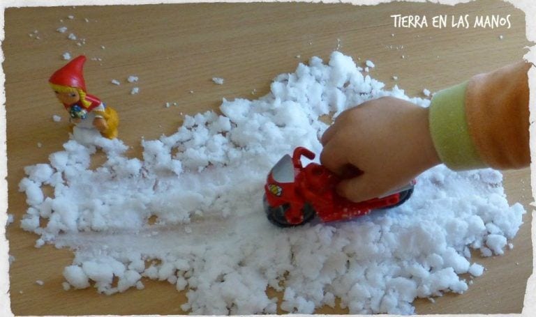 Te enseñamos a hacer nieve artificial en casa, el mejor juego para los más pequeños