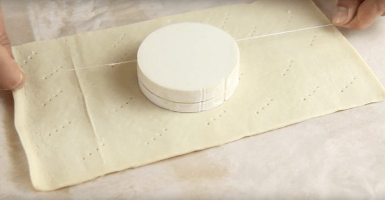 Hojaldres rellenos de queso y más: dos recetas con las que triunfarás vayas donde vayas