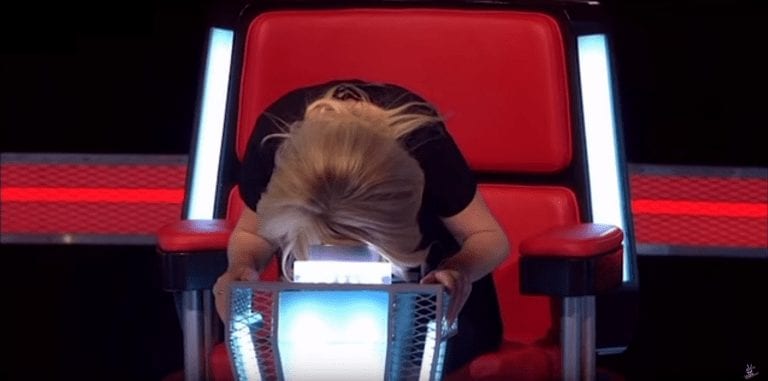 El jurado casi se desmaya al escuchar la voz de esta joven