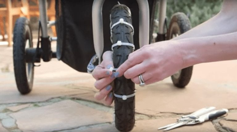Por qué es buena idea colocar bridas en las ruedas del carrito del bebé y otras ideas para padres