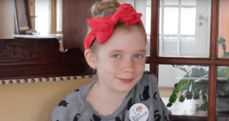 Esta niña de tan sólo 9 años cubre una noticia de homicidio y levanta la polémica