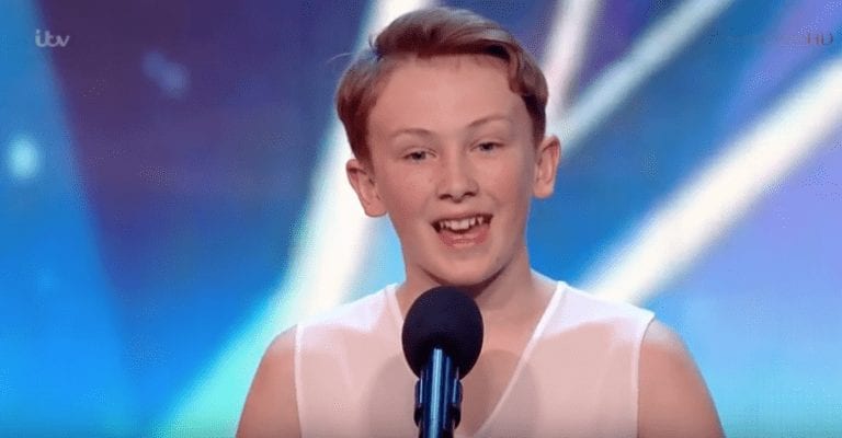 Niño víctima de bullying sorprende a todos con su talento y su historia