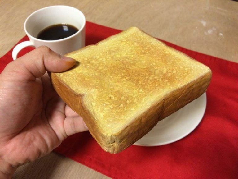 Parece una tostada normal, pero cuando la mires de cerca no te lo podrás creer