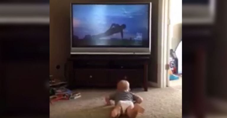 El bebé que se sabe toda la rutina de ejercicios de Rocky Balboa