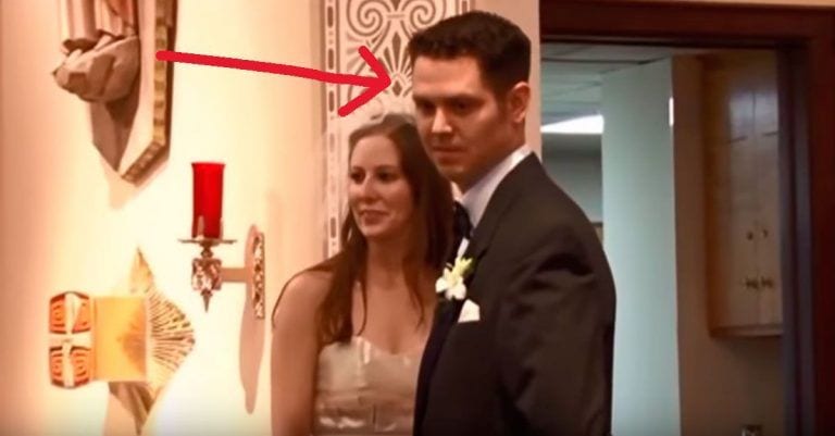 A punto de decir el «sí, quiero», un novio interrumpe su boda para hacer algo precioso