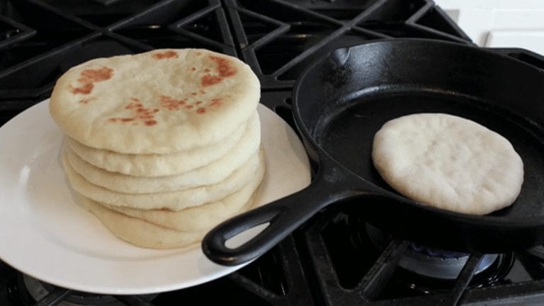 Aprende a hacer pan de pita casero y rellénalo con lo que tú quieras