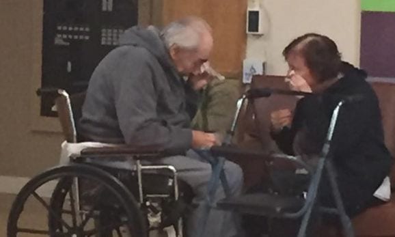 ancianos separados destacada