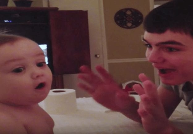 bebe alucinado magia