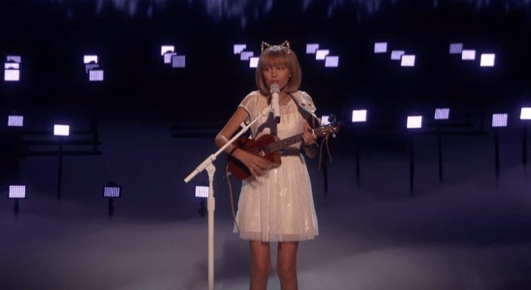 La niña que conquistó a todos con su voz y su ukelele te pondrá los pelos de punta con su actuación