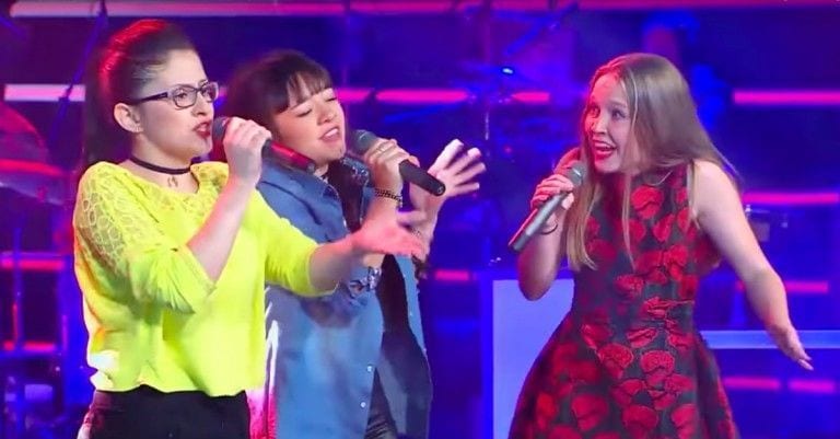 Tres niñas salen al escenario y hacen el mejor homenaje a Queen que has visto en mucho tiempo