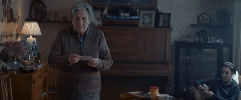 Piensa por error que le ha tocado la lotería y todo el pueblo se une para hacer algo genial