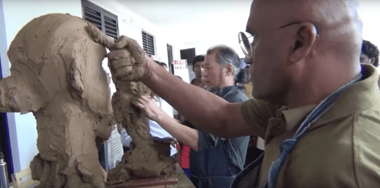 Dos escultores se esculpen el uno al otro en tiempo récord y el resultado es impresionante