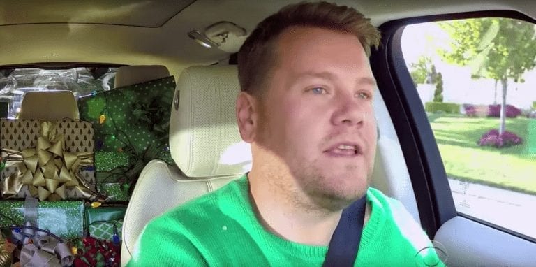 Vuelve de comprar sus regalos navideños y alucinarás con la locura que se desata en su coche