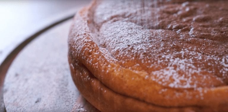 La «tarta mágica», mezclas los ingredientes y al hornearla queda dividida en tres deliciosas capas