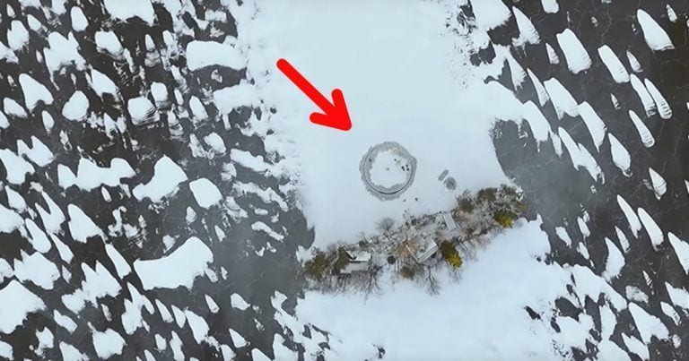 Crean un enorme carrusel de hielo en un paraje de ensueño