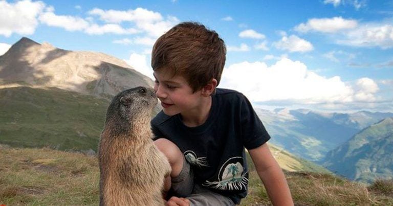 Matteo, un niño de doce años amigo de las marmotas