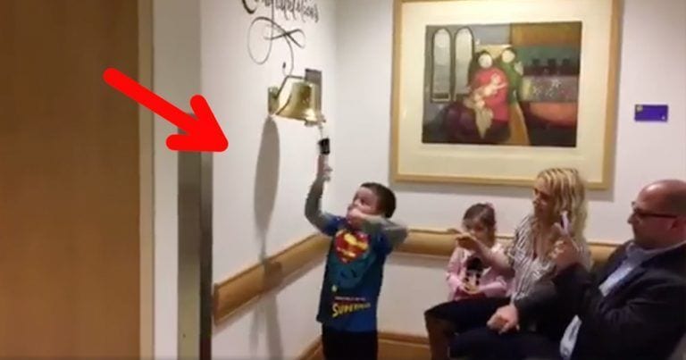 Cuando veas lo que celebra este niño (y de qué manera), no podrás contener la emoción