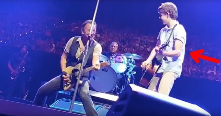 Faltó a clase para ir a un concierto de Bruce Springsteen y acabó cantando con él en el escenario