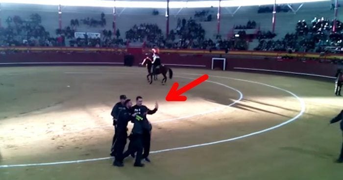 guardia civil agrede antitaurino