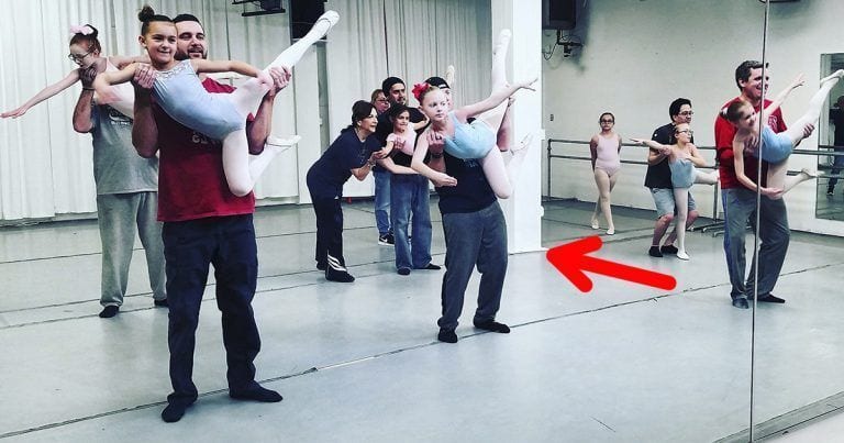 Esta clase de ballet tuvo unos participantes muy especiales para celebrar un día especial
