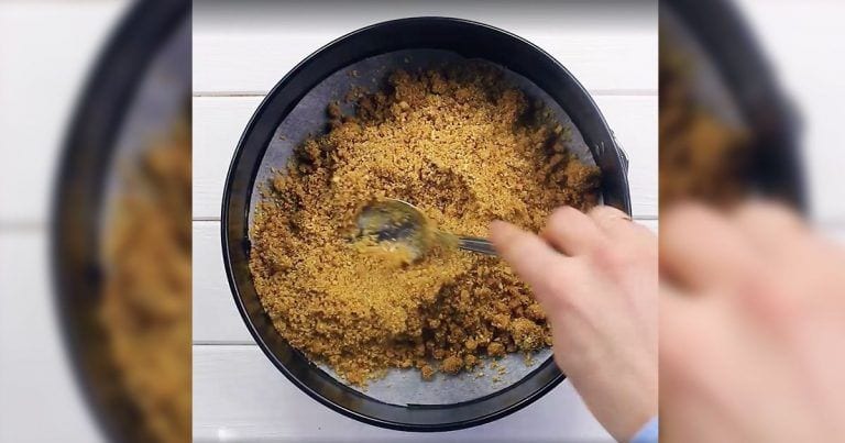 Comienza triturando unas galletas y acaba haciendo una obra de arte culinaria
