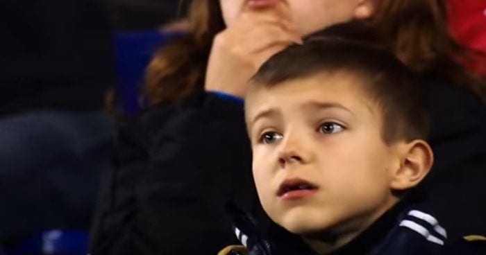 nino futbol primera vez