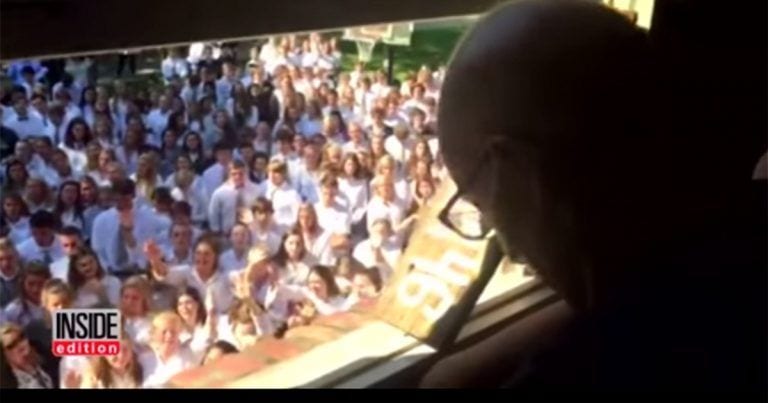 Los alumnos se saltaron las clases para sorprender al profesor por un motivo muy especial