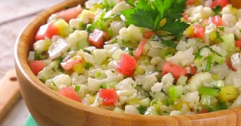 Tienes que conocer esta ensalada de fruta y coliflor. Es tan sabrosa como original