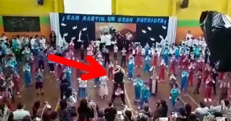 ¡Lo que hizo el profesor para que una niña discapacitada pudiera bailar!