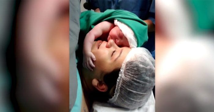 recien nacida cara madre