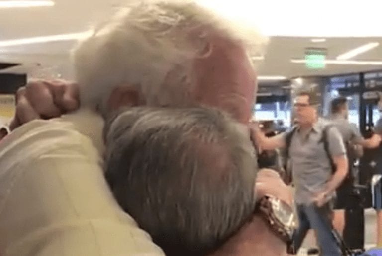 Tierno reencuentro entre un padre de 88 años y su hijo con síndrome de Down