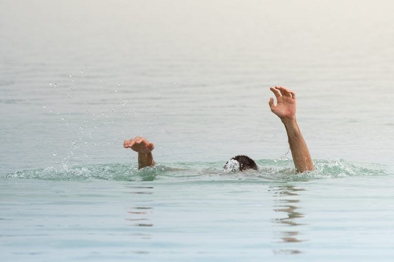 Primeros auxilios para piscinas y playas