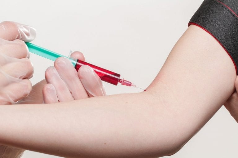 Qué hacer si tiene un nivel bajo de azúcar en sangre